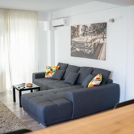 Penthouse With Huge Rooftop & Amazing City View Boekarest Buitenkant foto