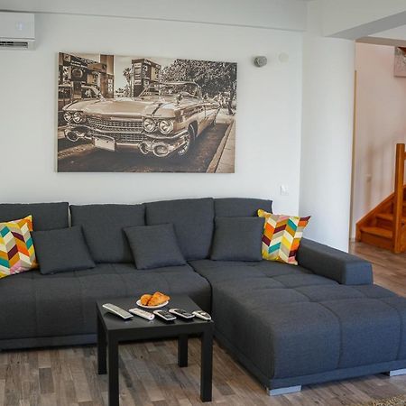 Penthouse With Huge Rooftop & Amazing City View Boekarest Buitenkant foto
