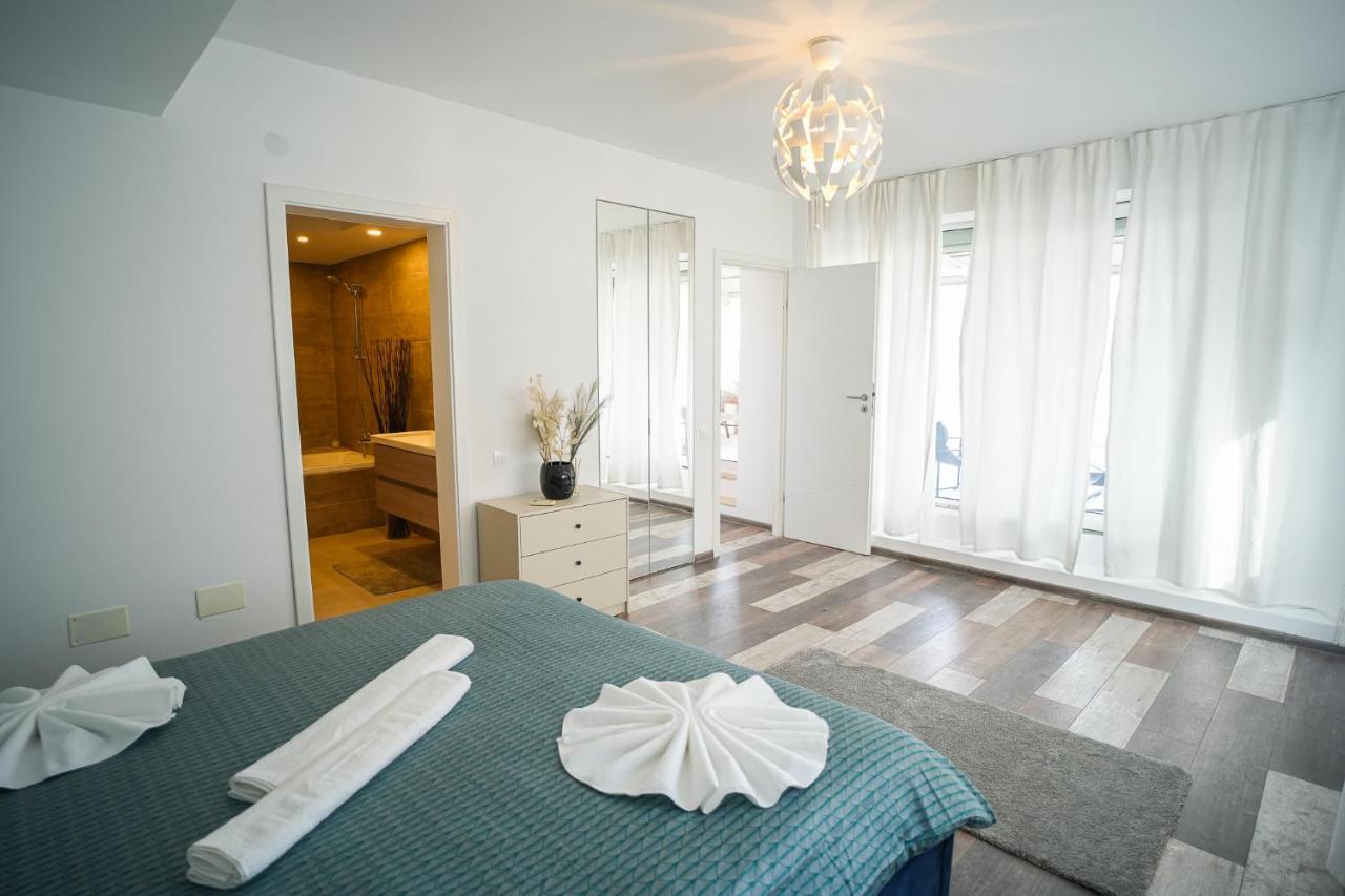 Penthouse With Huge Rooftop & Amazing City View Boekarest Buitenkant foto