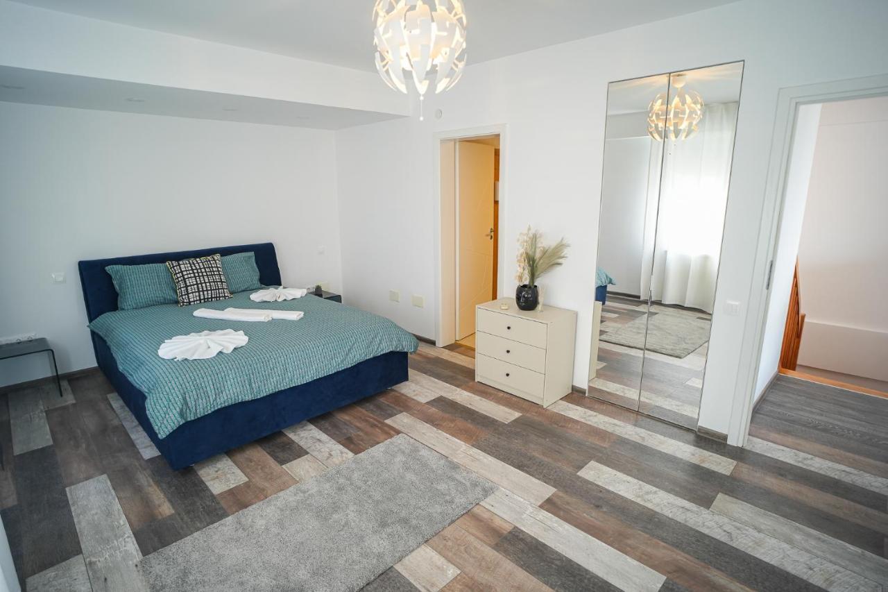 Penthouse With Huge Rooftop & Amazing City View Boekarest Buitenkant foto