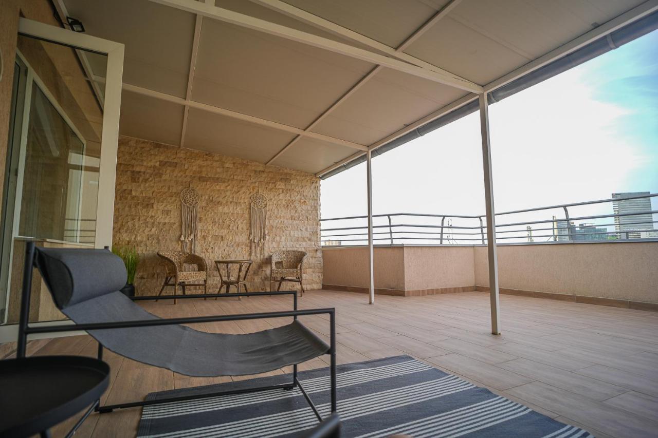 Penthouse With Huge Rooftop & Amazing City View Boekarest Buitenkant foto