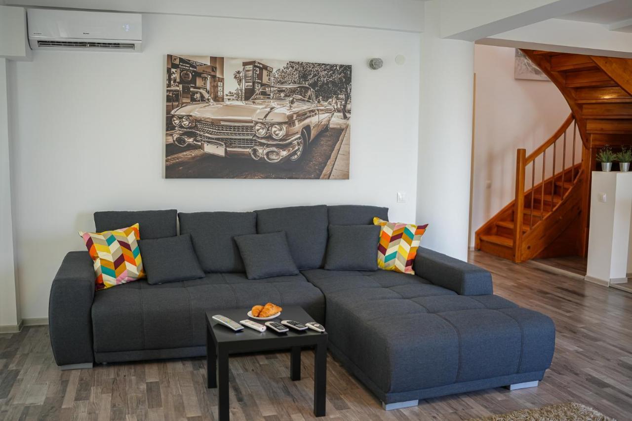 Penthouse With Huge Rooftop & Amazing City View Boekarest Buitenkant foto