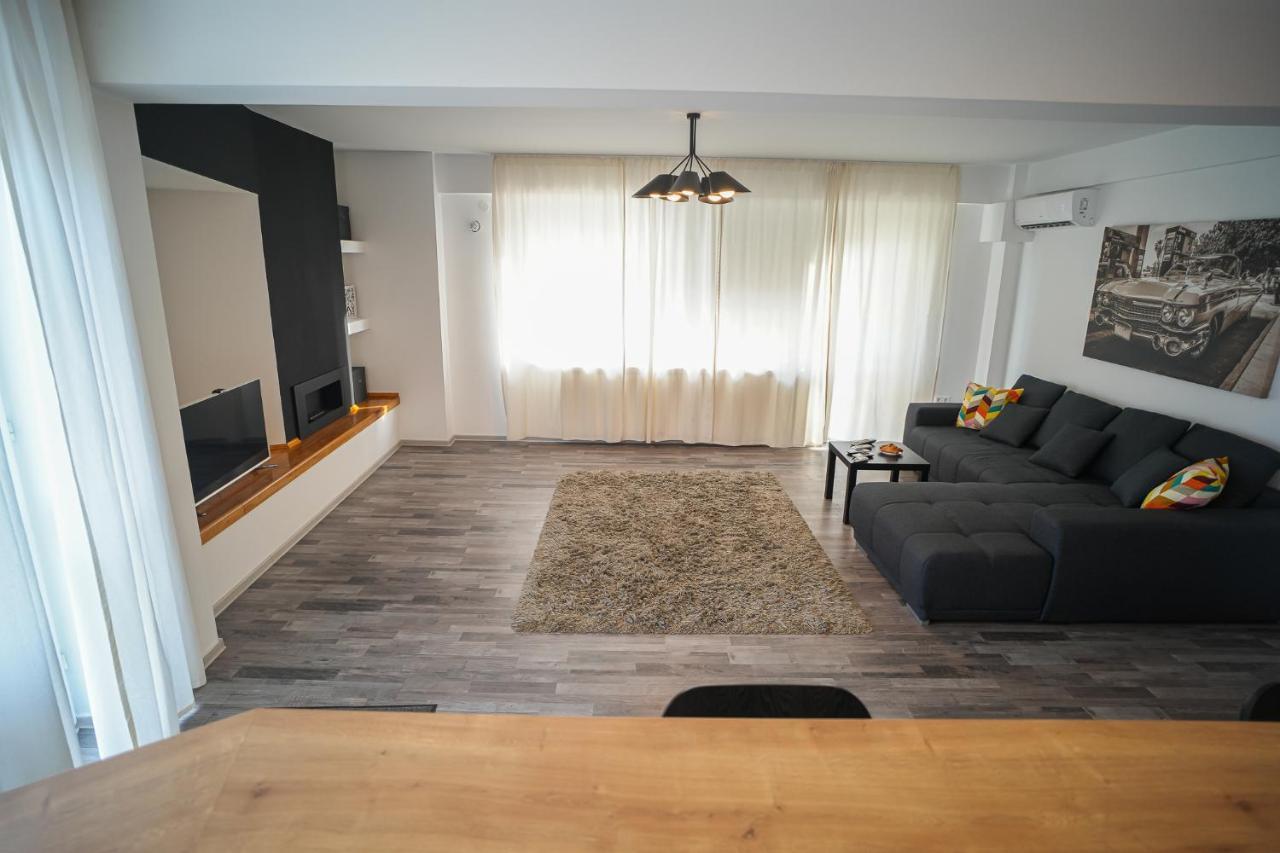 Penthouse With Huge Rooftop & Amazing City View Boekarest Buitenkant foto